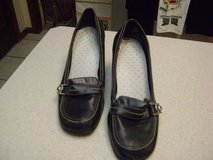 Ladies Great Shoes (Work Or Casual)  - Size 8 1/2 Wide in Luke AFB, Arizona