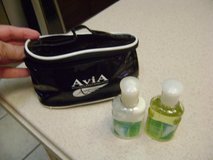 Neat Little Cosmetic Bag With Handle // Shower Gel // Body Lotion in Houston, Texas